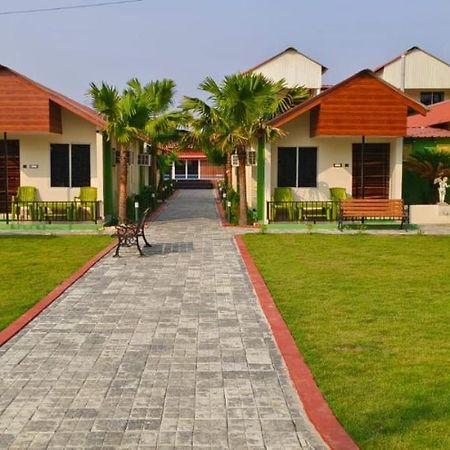 New Mouchak Hotel & Resorts Tajpur Luaran gambar
