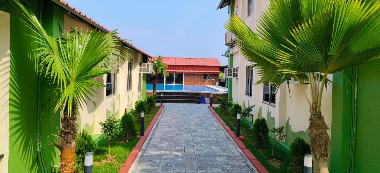 New Mouchak Hotel & Resorts Tajpur Luaran gambar